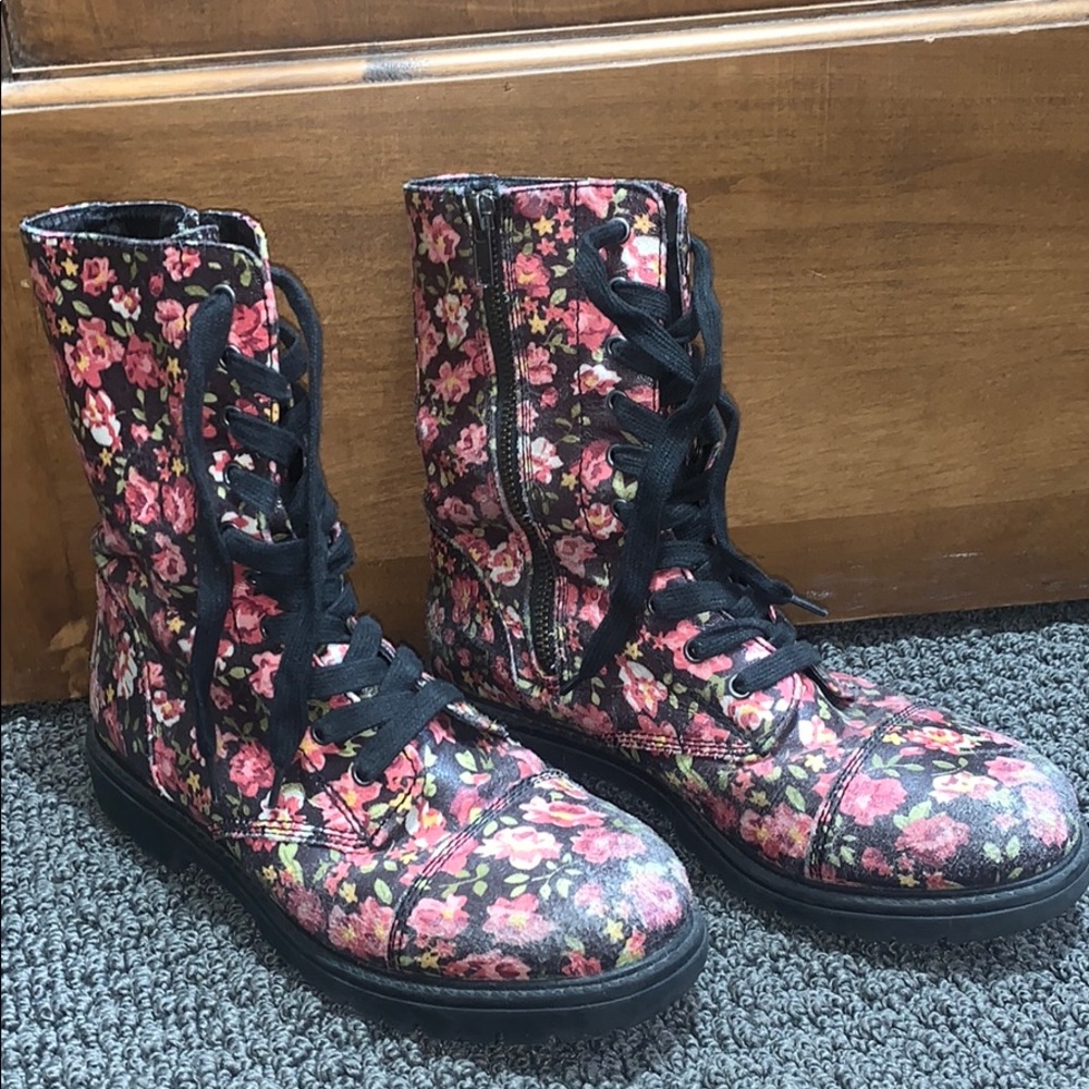 madden girl floral lace up shoes !